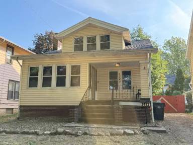 Main picture of 3347 W 131st St