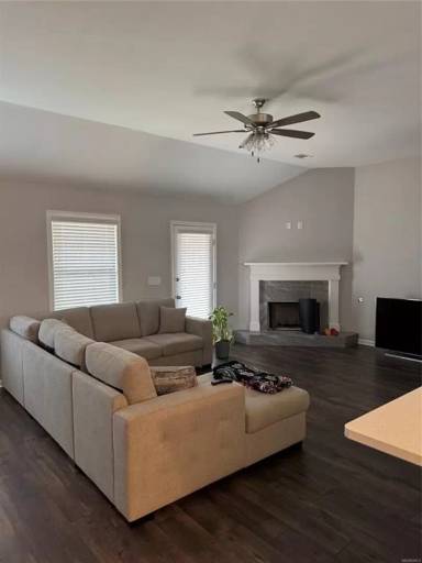 Main picture of 804 Hedgefield Way