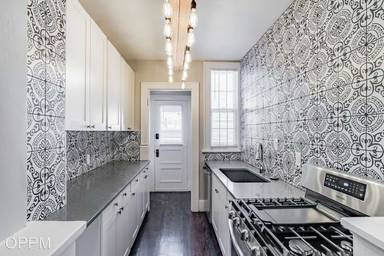 Main picture of 5114 Dodge St