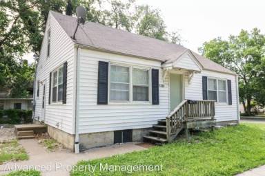 Main picture of 1200 N Manhattan Ave