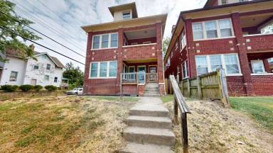 Main picture of 978 1/2 Linwood Ave