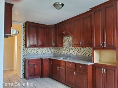 Main picture of 1865 Harbor Ave