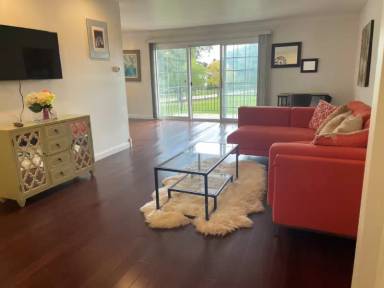 Main picture of 500 Fox Hills Dr N