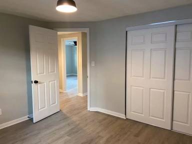 Main picture of 9414 Peachtree St