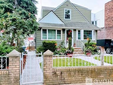 Main picture of 17216 Linden Blvd