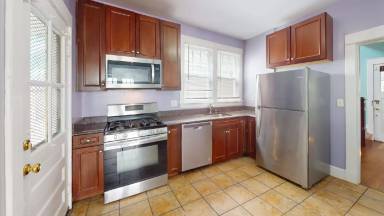 Main picture of 2017 Lawrence St NE