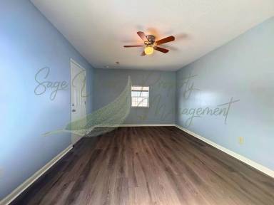 Main picture of 117 NE Highway E