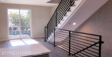 Main picture of 1232 1/2 N Gower St