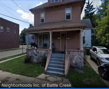 Main picture of 102 Calhoun St