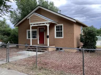 Main picture of 745 N Walnut St