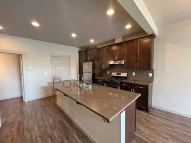 Main picture of 2200 Greenview Cir