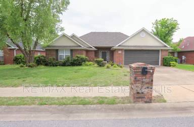 Main picture of 3606 SE 8th St