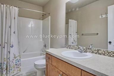 Main picture of 438 NE 136th Ave