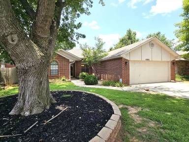 Main picture of 16905 Cedarwood Dr