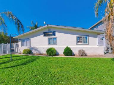 Main picture of 441 S Dearing Ave
