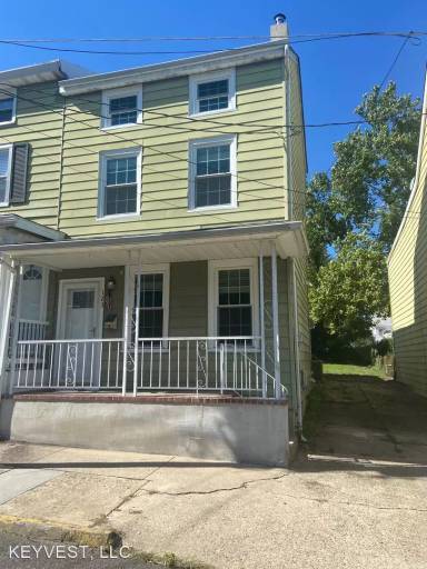 Main picture of 123 Pearl St