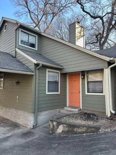 Main picture of 1610 Waterloo Trl