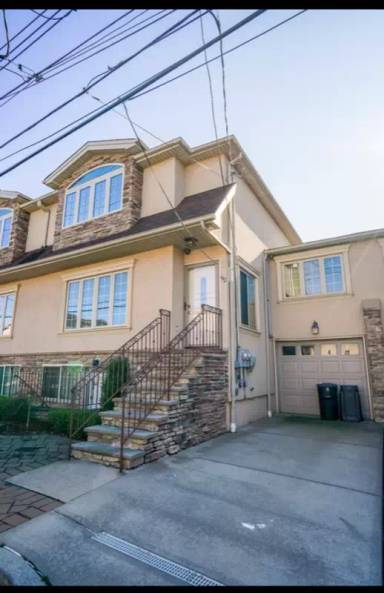 Main picture of 92 Crabtree Ave