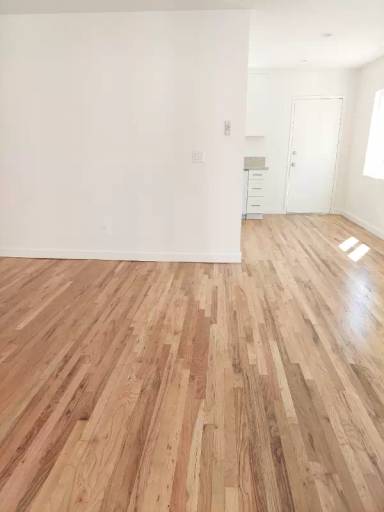 Main picture of 6640 Woodman Ave