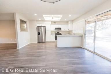 Main picture of 2721 W Fremont Dr