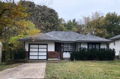 Main picture of 8213 NE 51st St