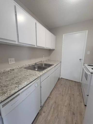 Main picture of 104 Brooks Blvd