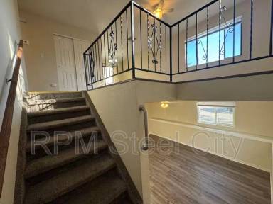 Main picture of 605 W 15th St