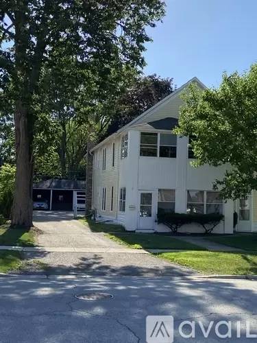 Main picture of 216 S Oak Ave