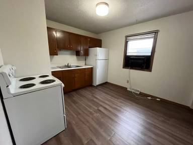 Main picture of 528 6th Ave NE