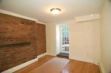 Main picture of 118 E 7th St