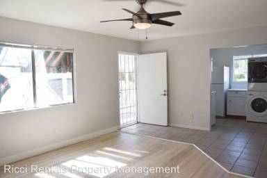 Main picture of 335 S Center St