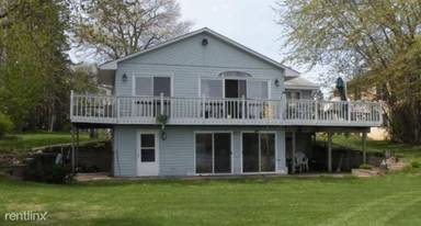 Main picture of 19443 E Front Blvd NE