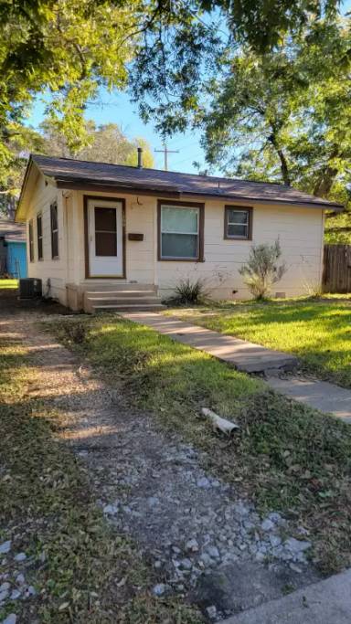 Main picture of 605 E 12 St