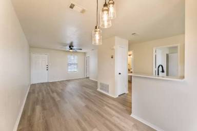 Main picture of 5810 Redstone Dr