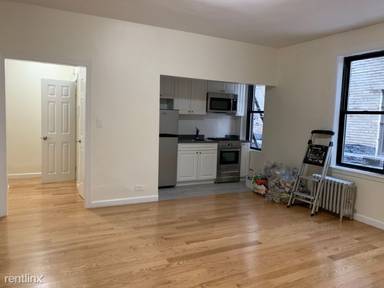 Main picture of 218 W 10th St