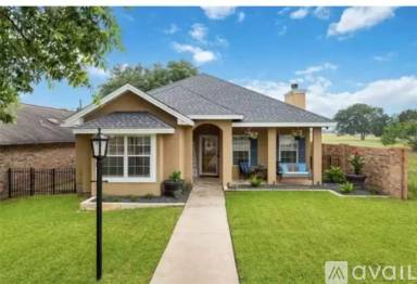 Main picture of 827 Oakwood Blvd