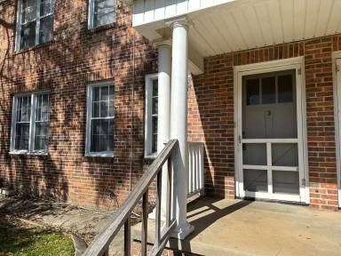 Main picture of 402 E Carolina St