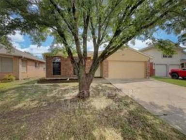 Main picture of 625 Hollyberry Dr