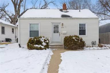 Main picture of 3910 B Ave NE