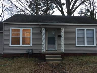 Main picture of 523 S Parkway Dr