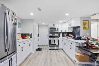 Main picture of 1104 Dempster St
