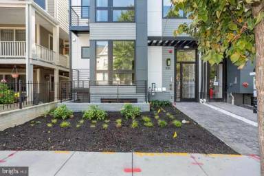Main picture of 836 Varnum St NW
