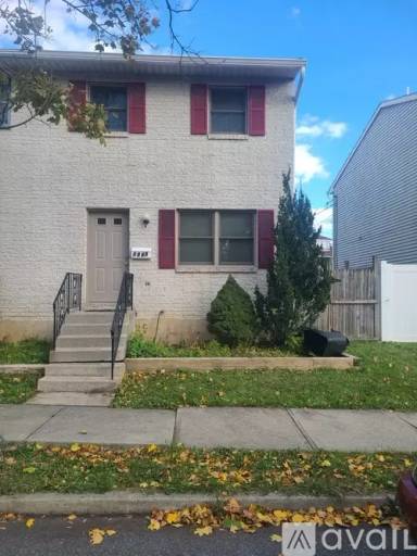 Main picture of 1223 N Albright Ave