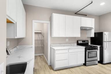 Main picture of 1105 E Genesee St