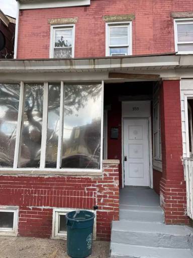 Main picture of 933 Beatty St