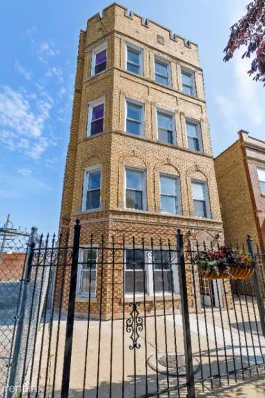 Main picture of 3944 W Wrightwood Ave