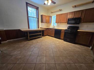 Main picture of 505 W Oakland Ave