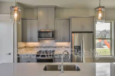 Main picture of 724 N Plano Rd