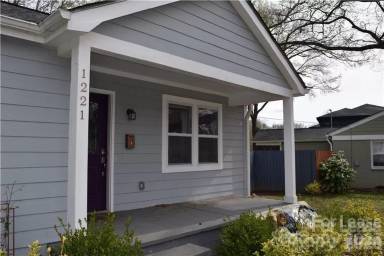 Main picture of 1221 Meadow Ln