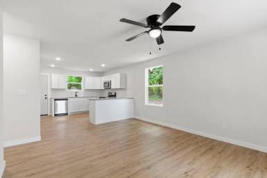 Main picture of 402 S Frisco